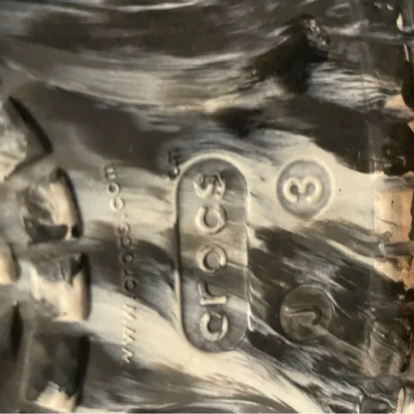 CROCS Black and White Kids Shoes never worn he didn’t like color J3 size - Picture 3 of 3